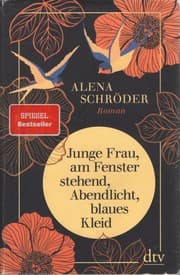 Junge Frau, am Fenster stehend, Abendlicht, blaues Kleid