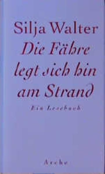 Die Fähre legt sich hin am Strand